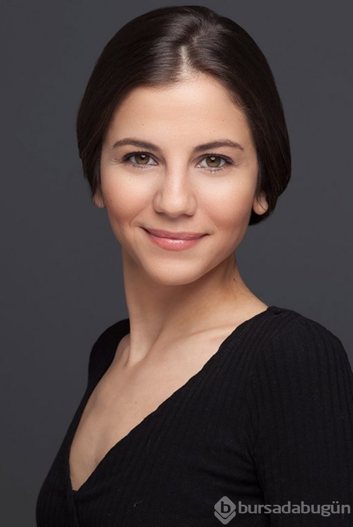 Derya Beşerler'e evde doğum günü kutlaması 