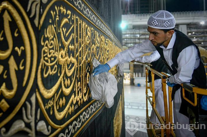 Tarihi an! İlk teravih namazı, koronavirüs tedbirleriyle kılındı