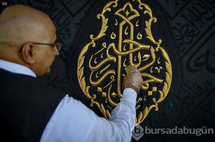 Tarihi an! İlk teravih namazı, koronavirüs tedbirleriyle kılındı
