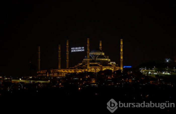 Koronavirüs sebebiyle 'Evde Kal Türkiyem' mahyası