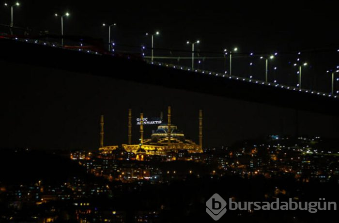 Koronavirüs sebebiyle 'Evde Kal Türkiyem' mahyası