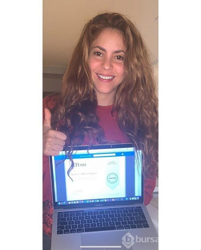 Shakira karantinada boş durmadı, diploma aldı