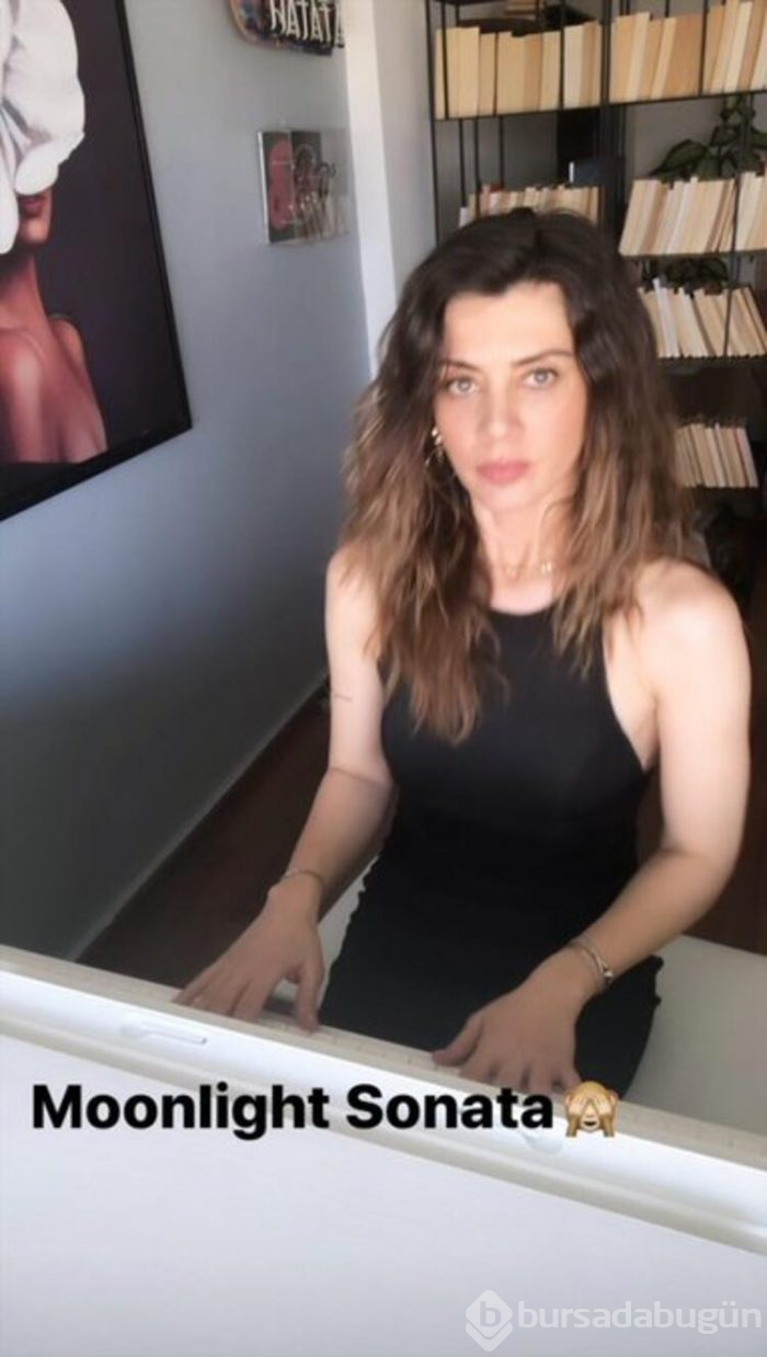 Gökçe Bahadır piyano çaldı! 