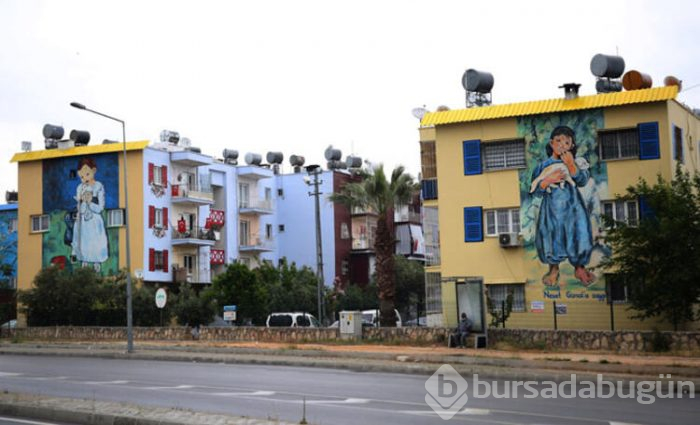Mersin'de sokaklar ünlü tablolarla bezendi
