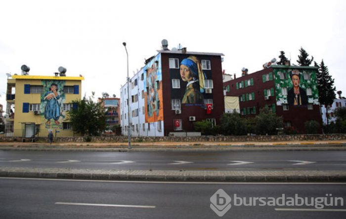 Mersin'de sokaklar ünlü tablolarla bezendi