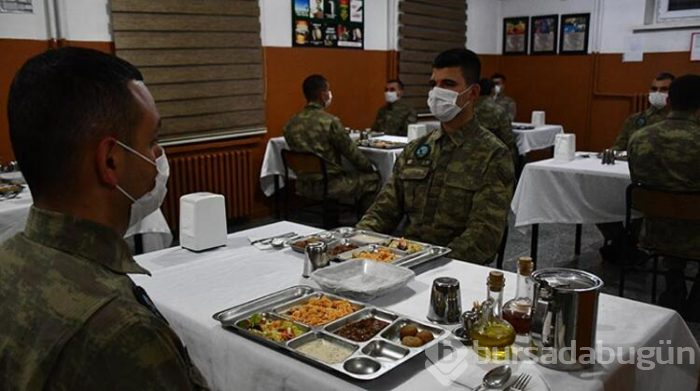 İlk iftarlarını vatan nöbetinde yaptılar! 