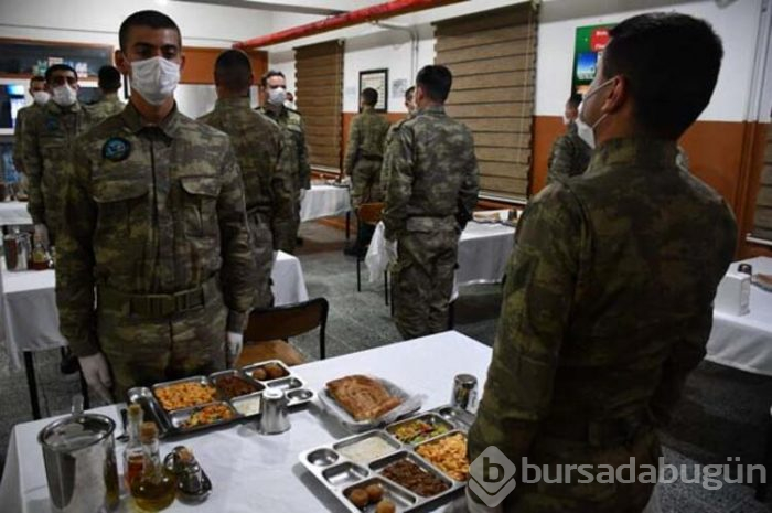 İlk iftarlarını vatan nöbetinde yaptılar! 