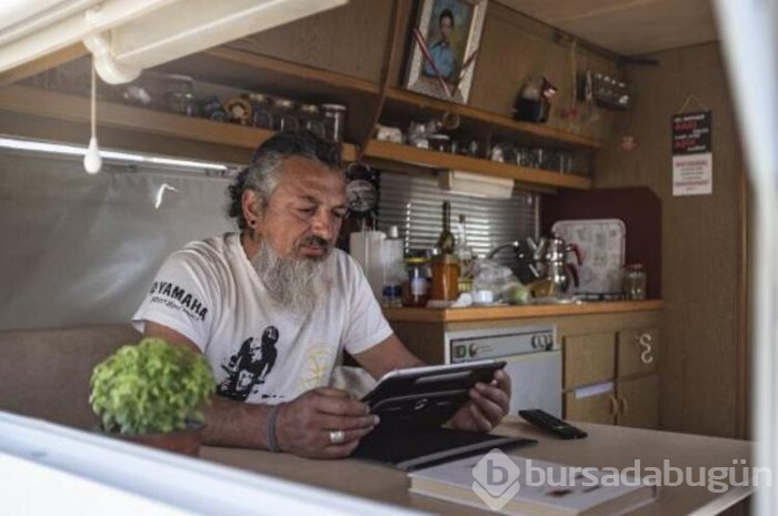 Corona günlerini karavanda geçiriyorlar 