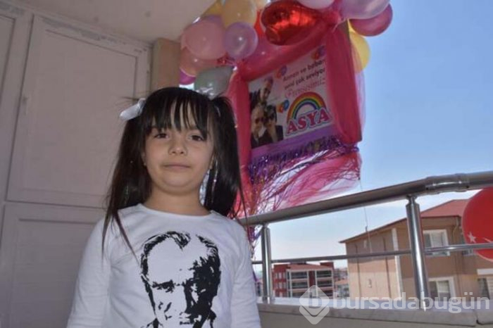 Sağlıkçı çiftten bir aydır görmedikleri kızlarına sürpriz 