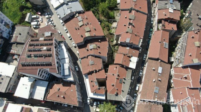 Bursa'da apartman boşluğundaki türbe şaşırttı