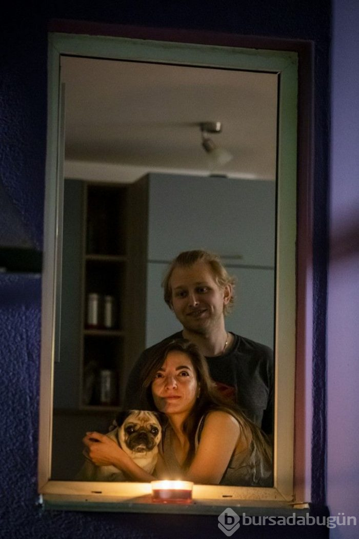 Panolar ve binalar beyazperdeye dönüştürüldü; balkonda sinema keyfi 