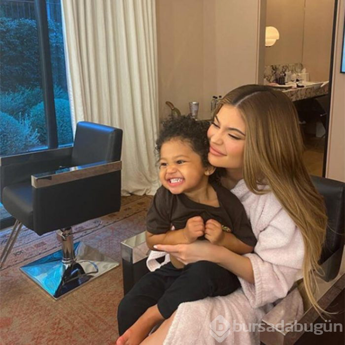 Kylie Jenner takipçilerine dualarını gönderdi