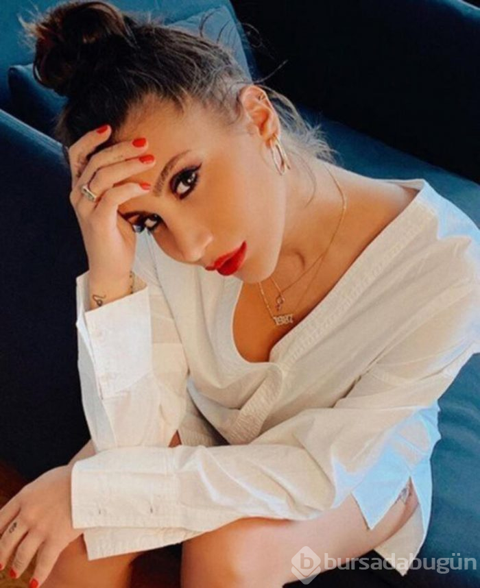 İrem Derici'ye "haç tepkisi"