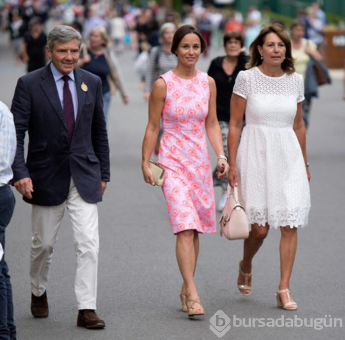 Kate Middleton eski giysilerini annesine mi veriyor? 