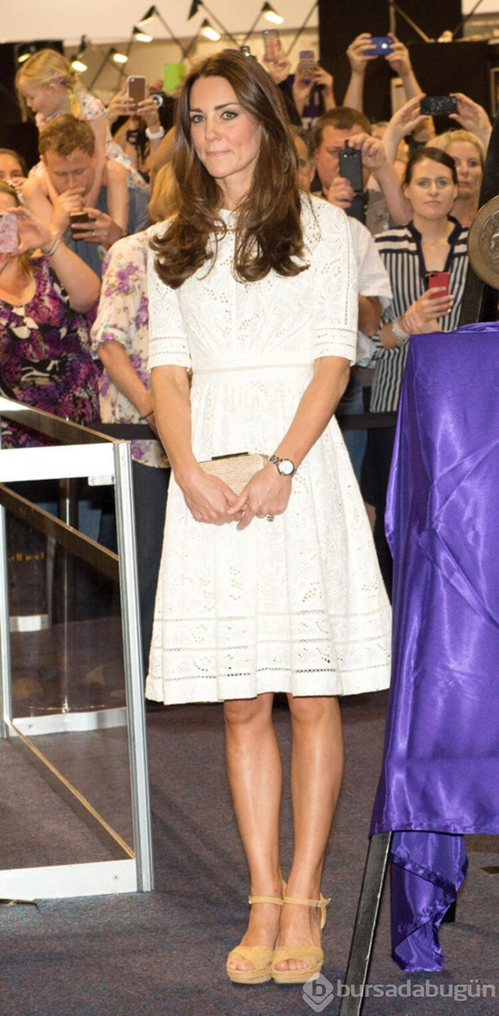 Kate Middleton eski giysilerini annesine mi veriyor? 