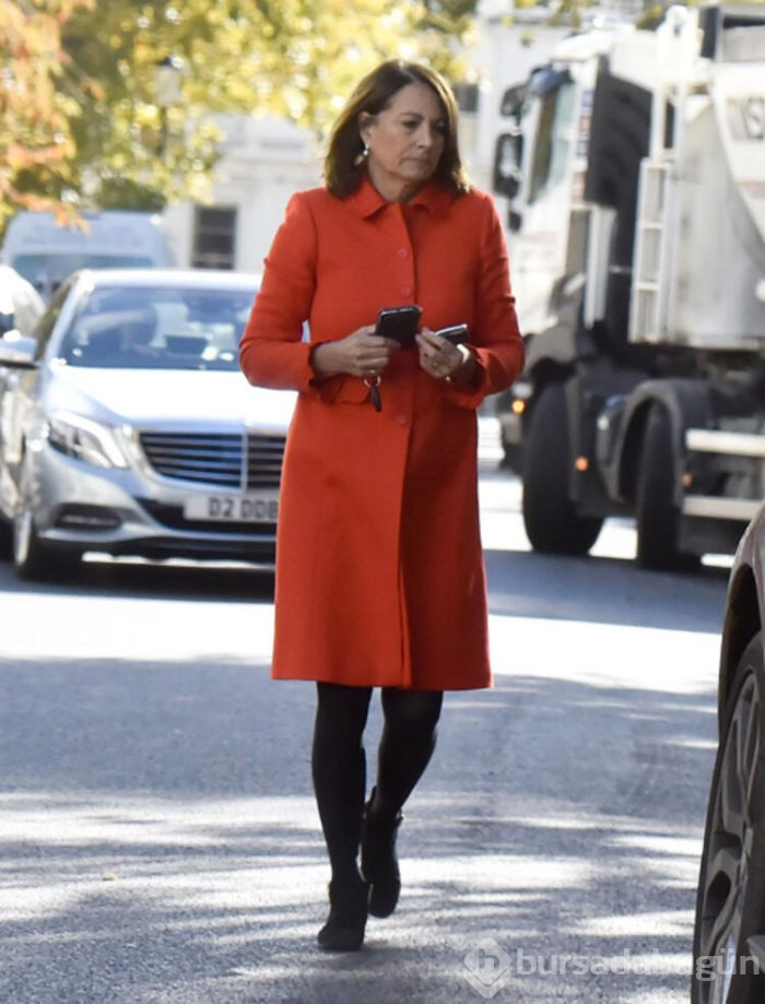 Kate Middleton eski giysilerini annesine mi veriyor? 