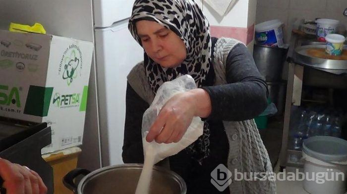 Vazgeçilmez tatlı 'vişneli ekmek kadayıfı'