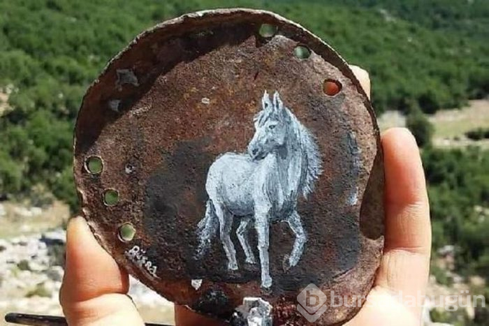 Yörük kızı Büşra, imkansızlıklar içinde doğayı resimleriyle süslüyor