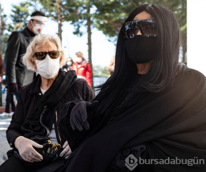 Bülent Ersoy'un annesi defnedildi