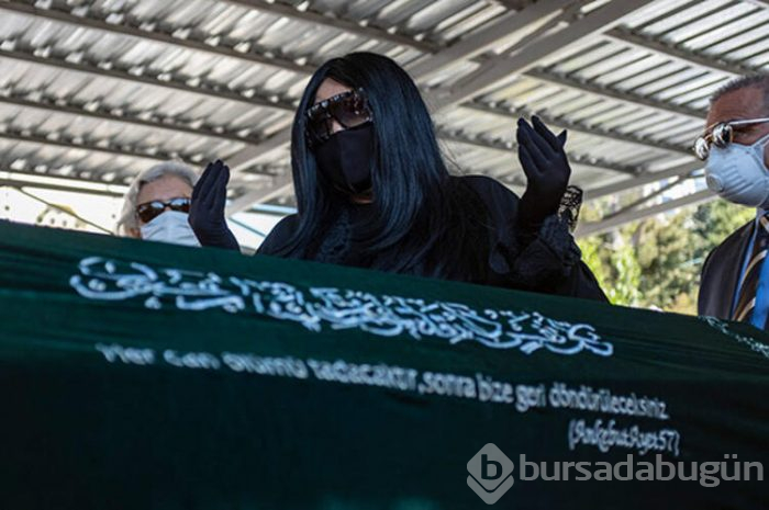 Bülent Ersoy'un annesi defnedildi