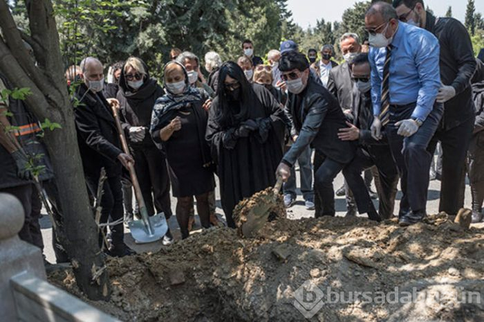Bülent Ersoy'un annesi defnedildi