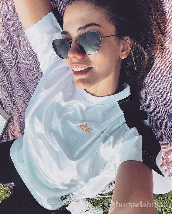 Demet Özdemir'den güneşlenme pozu