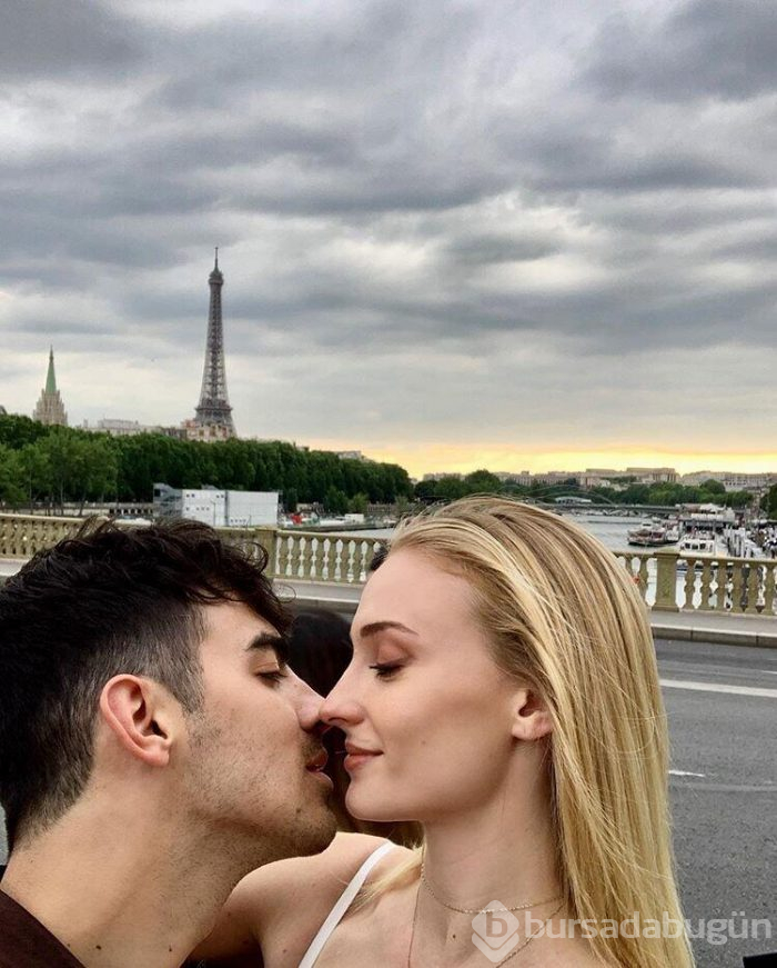  Joe Jonas eşiyle  ilgili çarpıcı açıklamalarda bulundu! 