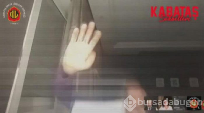 Sümer Ezgü, oturduğu tabureden düşüverdi