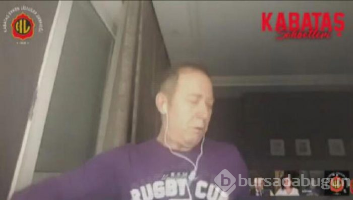 Sümer Ezgü, oturduğu tabureden düşüverdi