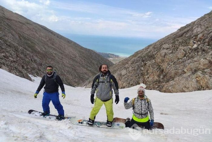 Van Gölü manzaralı snowboard keyfi