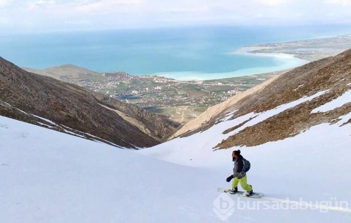 Van Gölü manzaralı snowboard keyfi
