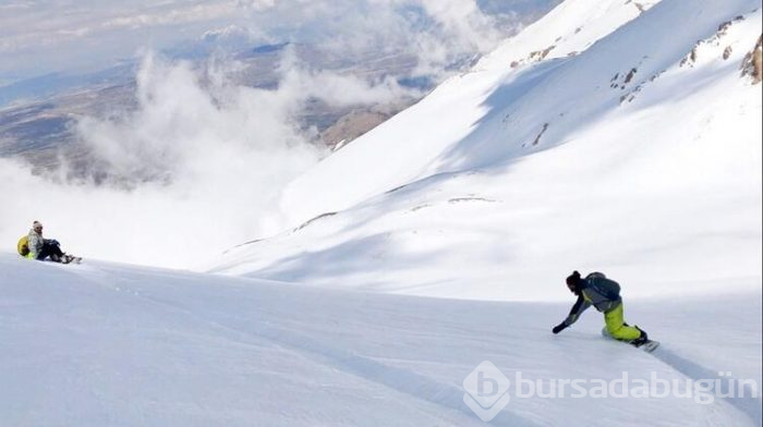 Van Gölü manzaralı snowboard keyfi