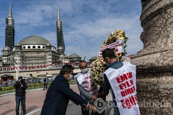Taksim Cumhuriyet Anıtı'na sendikalardan çelenk