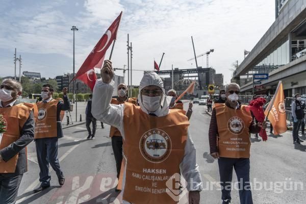 Taksim Cumhuriyet Anıtı'na sendikalardan çelenk