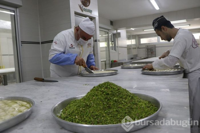 Baklavacılar ne yasak ne de bayram dinliyor