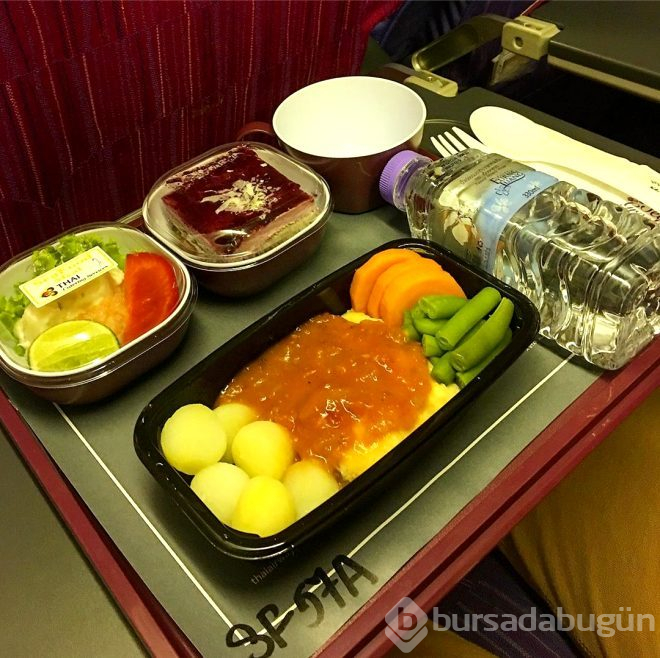 Fotoğraf çektiğimizde  göz bebeklerimiz neden kırmızı çıkıyor? 