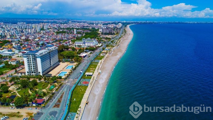 Antalya'nın Konyaaltı Sahili martılara kaldı