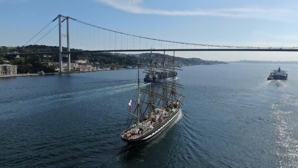 Dünyanın ikinci büyük yelkenli eğitim gemisi tekrar Boğaz'dan geçti