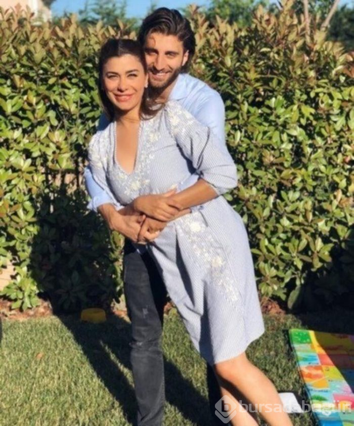Ebru Şancı ile eşinden aşk pozu 