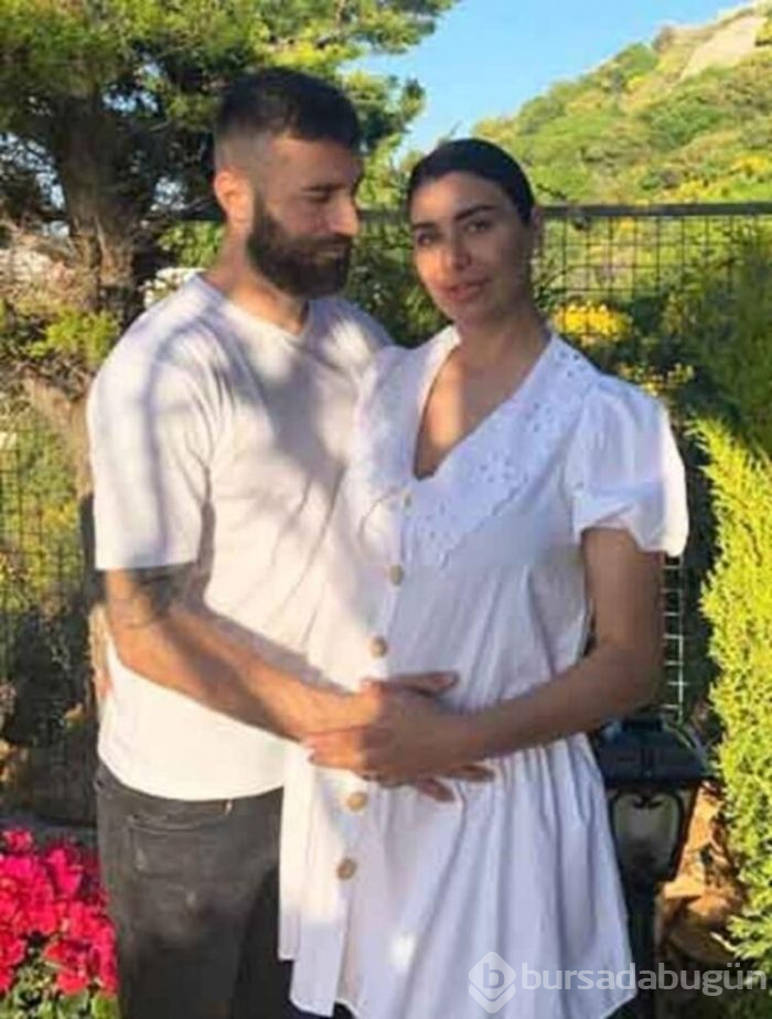 Ebru Şancı ile eşinden aşk pozu 