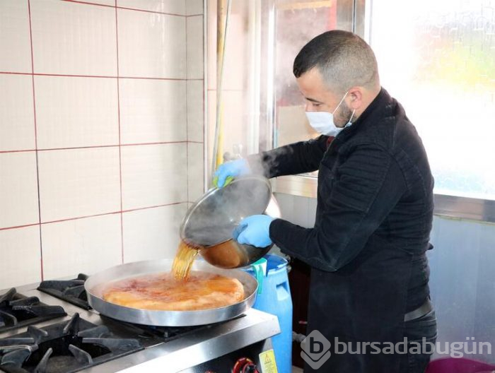 Yozgat'ta iftar sofralarının vazgeçilmezi 'ekmek kadayıfı'