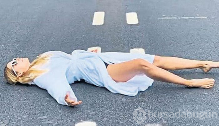 İspanyol model Elisabeth Mas bornozuyla caddenin ortasına yattı