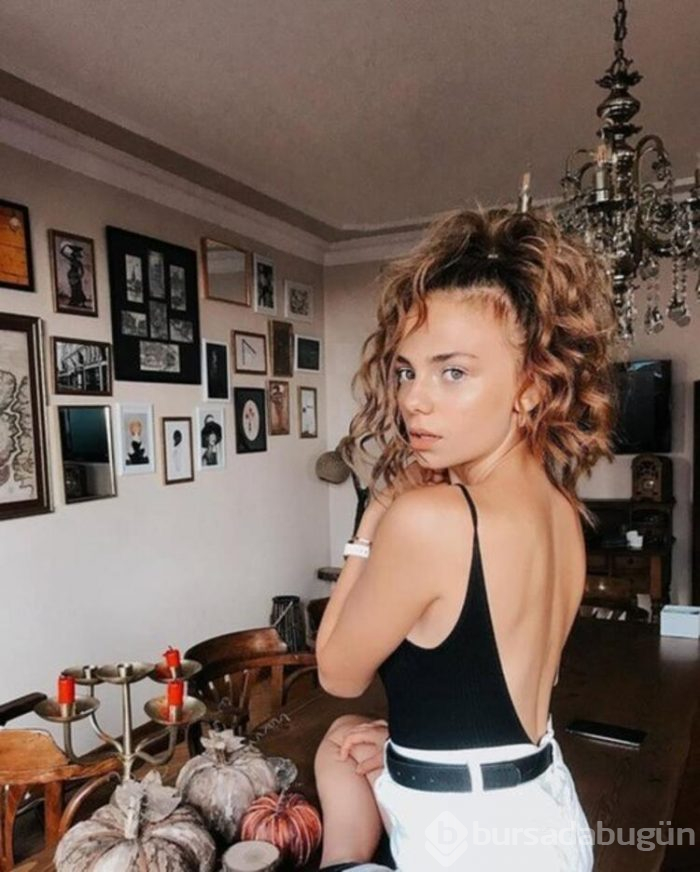 Bahar Şahin yeni yaşını evde kutladı 