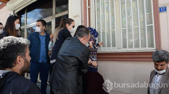 HDP önündeki annelerden Ayşegül Biçer yardım istedi 