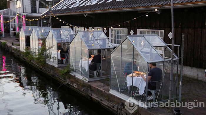 Amsterdam'da virüse karşı kabin restoran açıldı