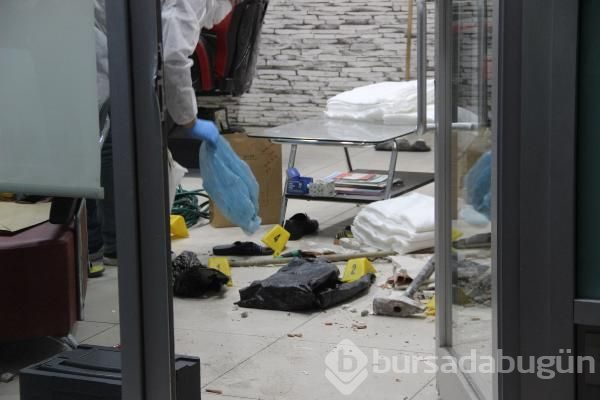 Duvarı delerek 400 bin liralık hırsızlık yaptılar