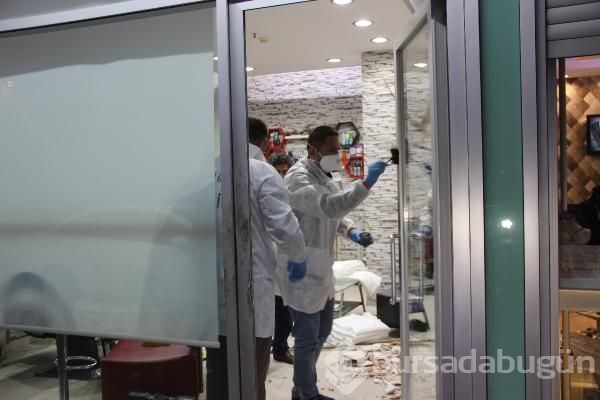 Duvarı delerek 400 bin liralık hırsızlık yaptılar