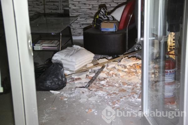 Duvarı delerek 400 bin liralık hırsızlık yaptılar
