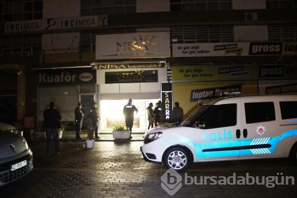 Duvarı delerek 400 bin liralık hırsızlık yaptılar