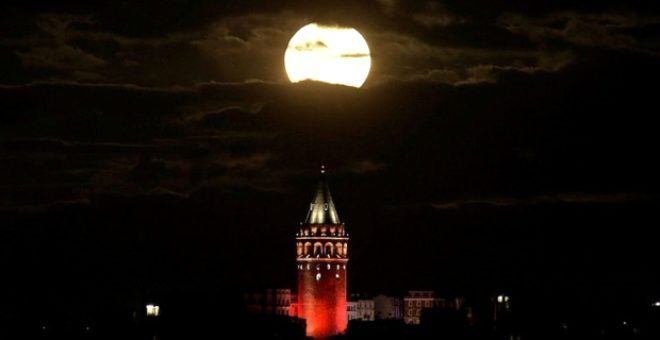 2020'nin son Süper Ay'ı muhteşem manzaralar oluşturdu